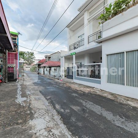 Ana Guest House Syariah Mitra Reddoorz バンジャルバル エクステリア 写真