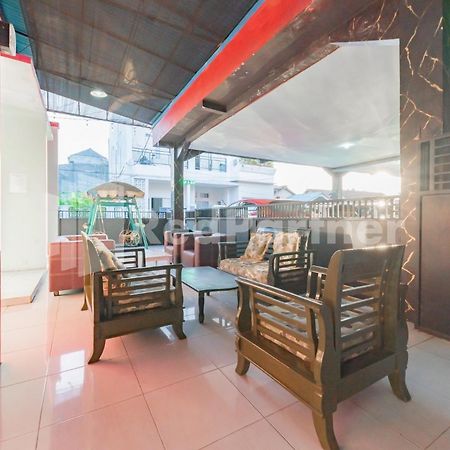 Ana Guest House Syariah Mitra Reddoorz バンジャルバル エクステリア 写真