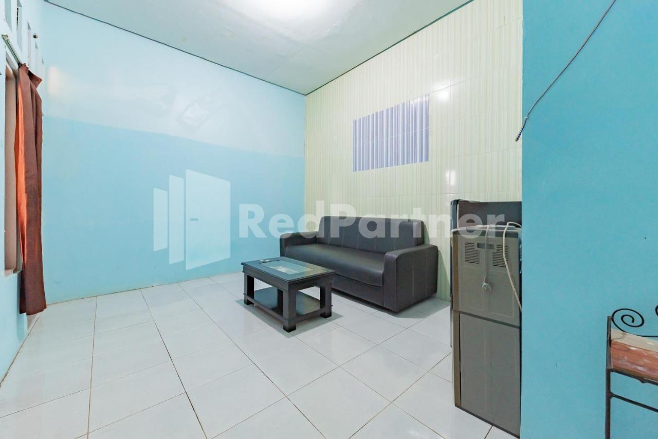 Ana Guest House Syariah Mitra Reddoorz バンジャルバル エクステリア 写真