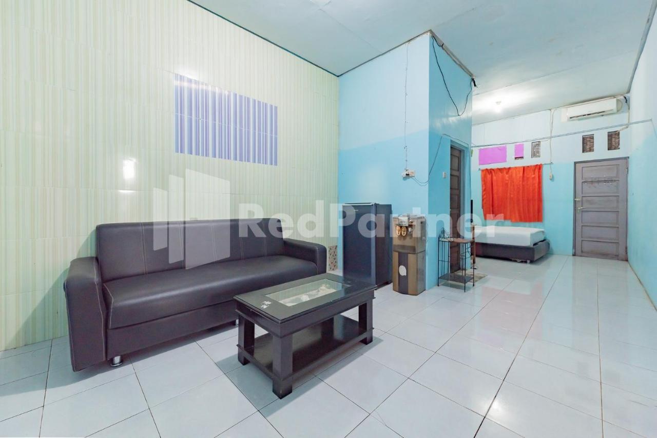 Ana Guest House Syariah Mitra Reddoorz バンジャルバル エクステリア 写真