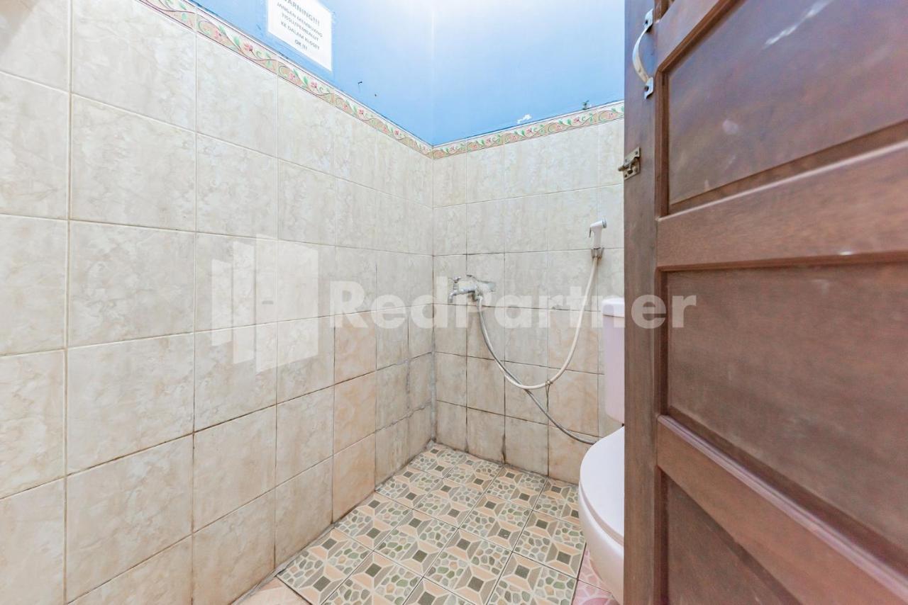 Ana Guest House Syariah Mitra Reddoorz バンジャルバル エクステリア 写真