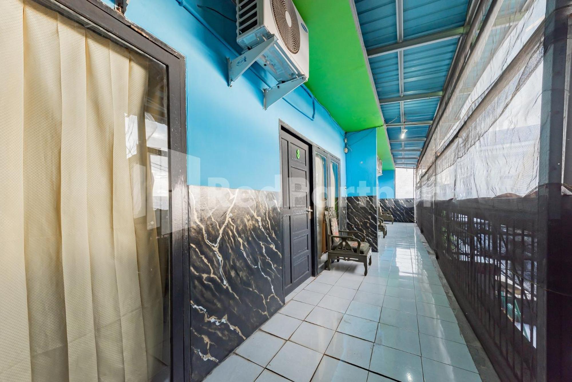 Ana Guest House Syariah Mitra Reddoorz バンジャルバル エクステリア 写真
